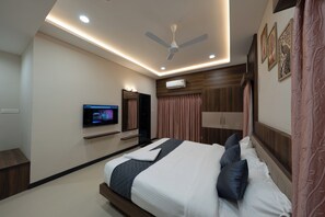 Suite | Egyptian cotton sheets, premium bedding, free WiFi - Le Sea Sun (Puducherry)