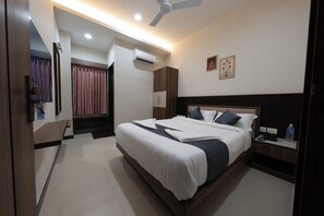 Executive Room | Egyptian cotton sheets, premium bedding, free WiFi - Le Sea Sun (Puducherry)
