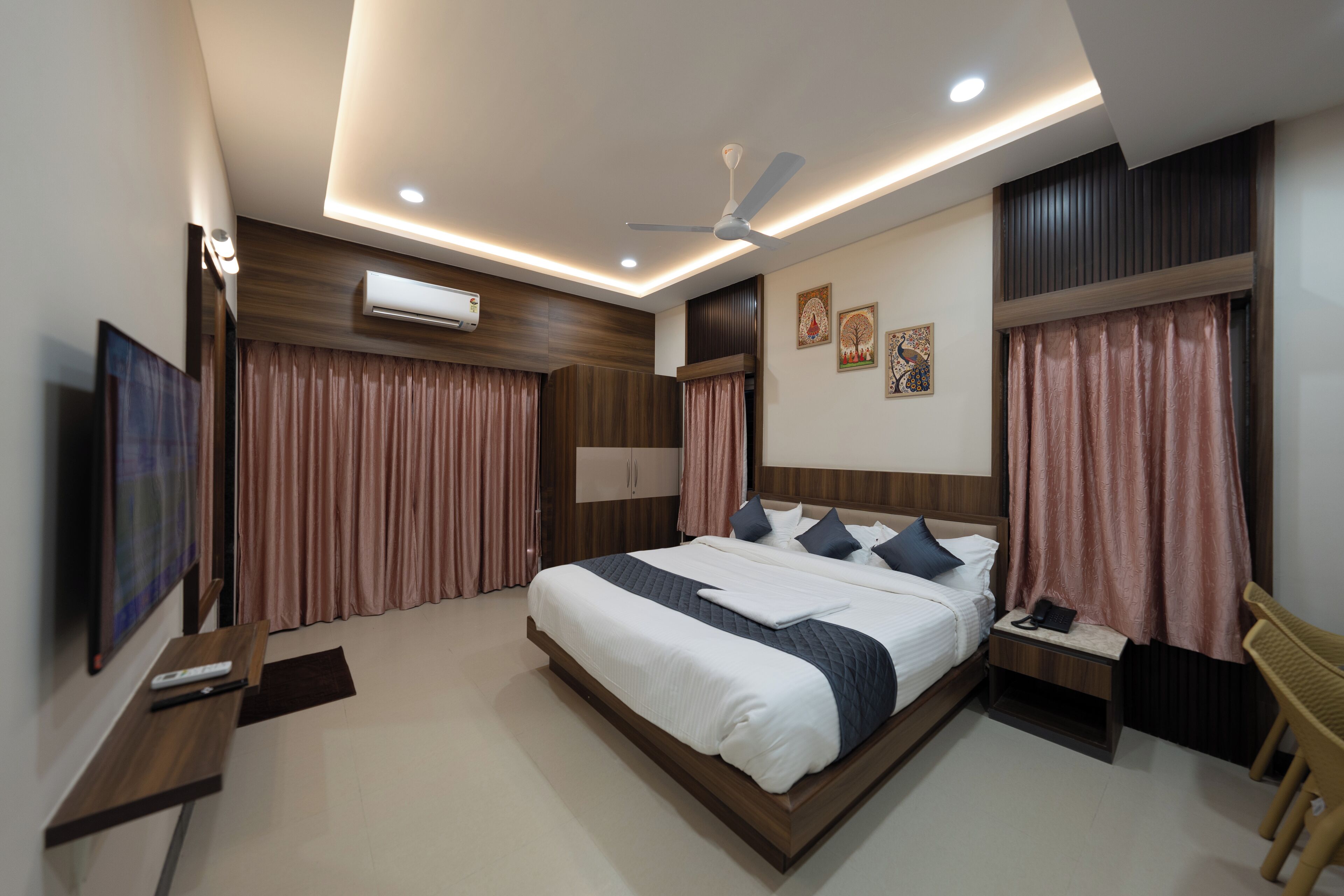 Suite | Egyptian cotton sheets, premium bedding, free WiFi
