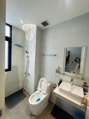 Shower, free toiletries, hair dryer, slippers