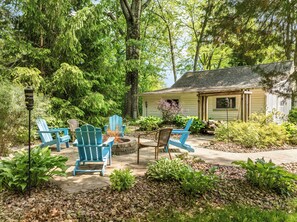 Terrace/patio - Blissful Serenity - Walk to Lake Milton w/Hot Tub (Lake Milton)