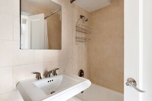 Hair dryer, towels - Blueground | Kips Bay, fitness center, nr Empire State (New York)