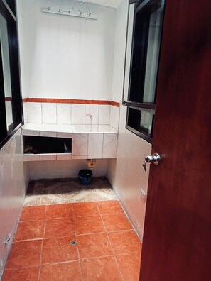 Bruser, håndklæder, Sæbe, Toiletpapir