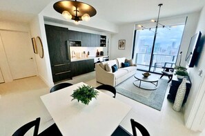 Smart TV - 4905 - Corner Penthouse with Sunset Views, Pool & Gym in Miami Downtown (Miami)