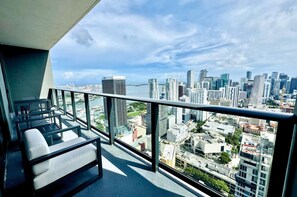 Property grounds - 4905 - Corner Penthouse with Sunset Views, Pool & Gym in Miami Downtown (Miami)