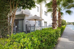 Property grounds -  Luxury 2BD Apt with Garden in New cairo (Cairo Governorate)