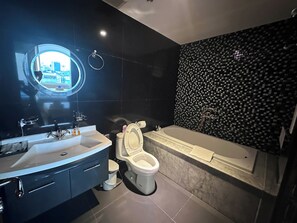 Luxury Apartment, 2 Bedrooms, Kitchen, City View | Bathroom | Separate tub and shower, free toiletries, hair dryer, slippers - Sunny Leman Luxury Residence (Vo Thi Sau)