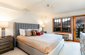 3 slaapkamers, een strijkplank/strijkijzer, wifi, beddengoed