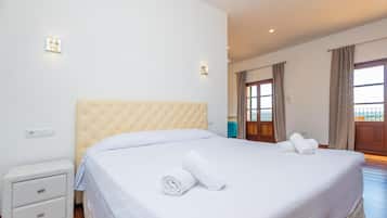 Iron/ironing board, free WiFi, bed sheets