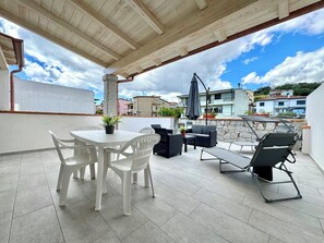 Outdoor dining - " Sunny      Terrace " (Bari Sardo)