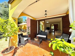 Outdoor dining - Mediterranean Whisper (Santa Maria Navarrese)