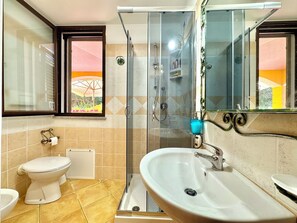 Bathroom - Mediterranean Whisper (Santa Maria Navarrese)