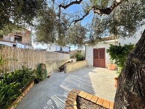Terrace/patio - " Siesta Apartment " (Cardedu)