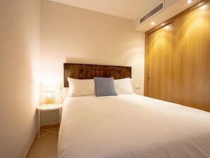 3 bedrooms, iron/ironing board, Internet, bed sheets - Sandy Beach - Great apartment in the centre of Puerto Pollensa (Port de Pollença)