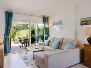 Living area - Garden Apartment in Bellresguard, Steps from the Pine Walk (Puerto Pollensa)