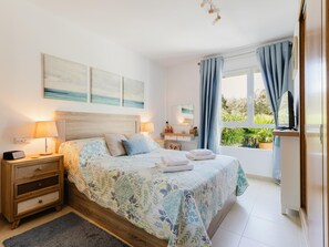 3 bedrooms, iron/ironing board, Internet, bed sheets - Garden Apartment in Bellresguard, Steps from the Pine Walk (Puerto Pollensa)