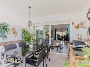 Outdoor dining - Garden Apartment in Bellresguard, Steps from the Pine Walk (Puerto Pollensa)