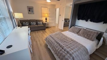 6 bedrooms, iron/ironing board, WiFi, bed sheets