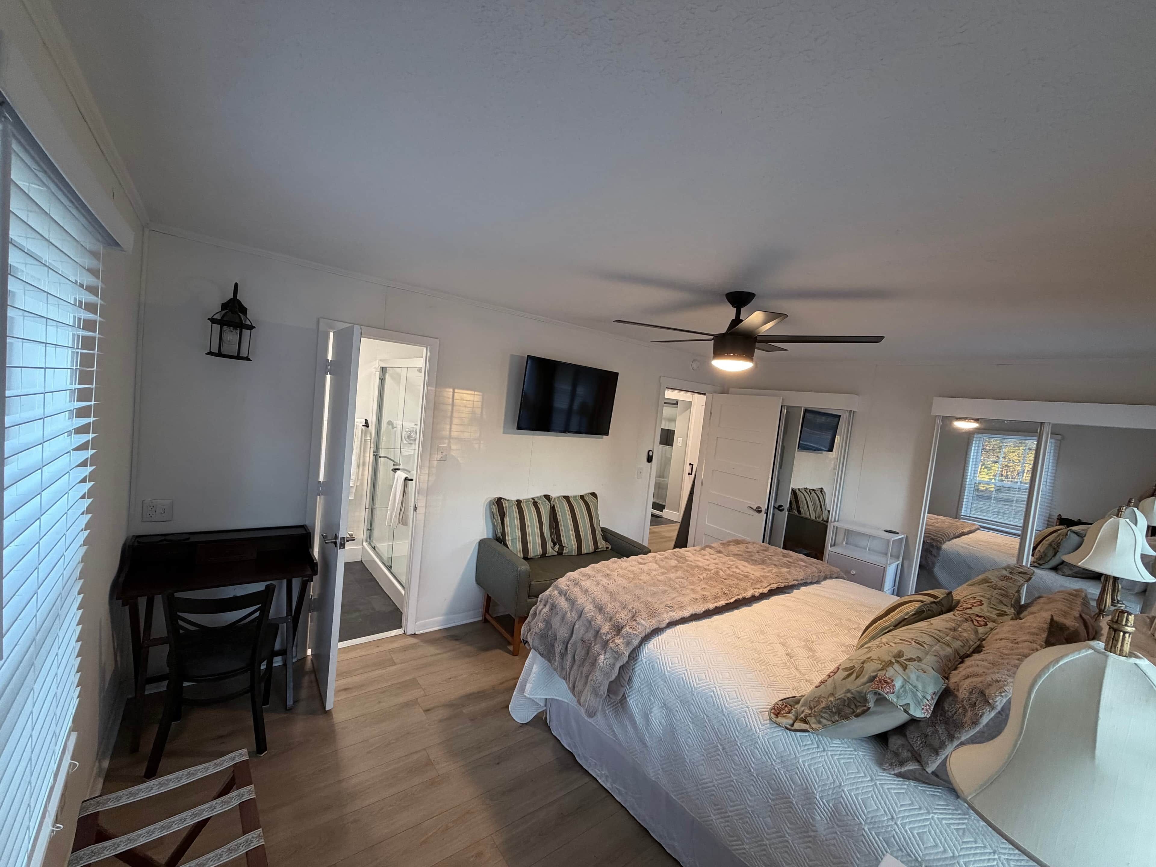 In-room safe, iron/ironing board, WiFi, bed sheets