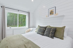 Room - Crystal Shores Sanctuary ~ Tiny Home Retreat (Willow)