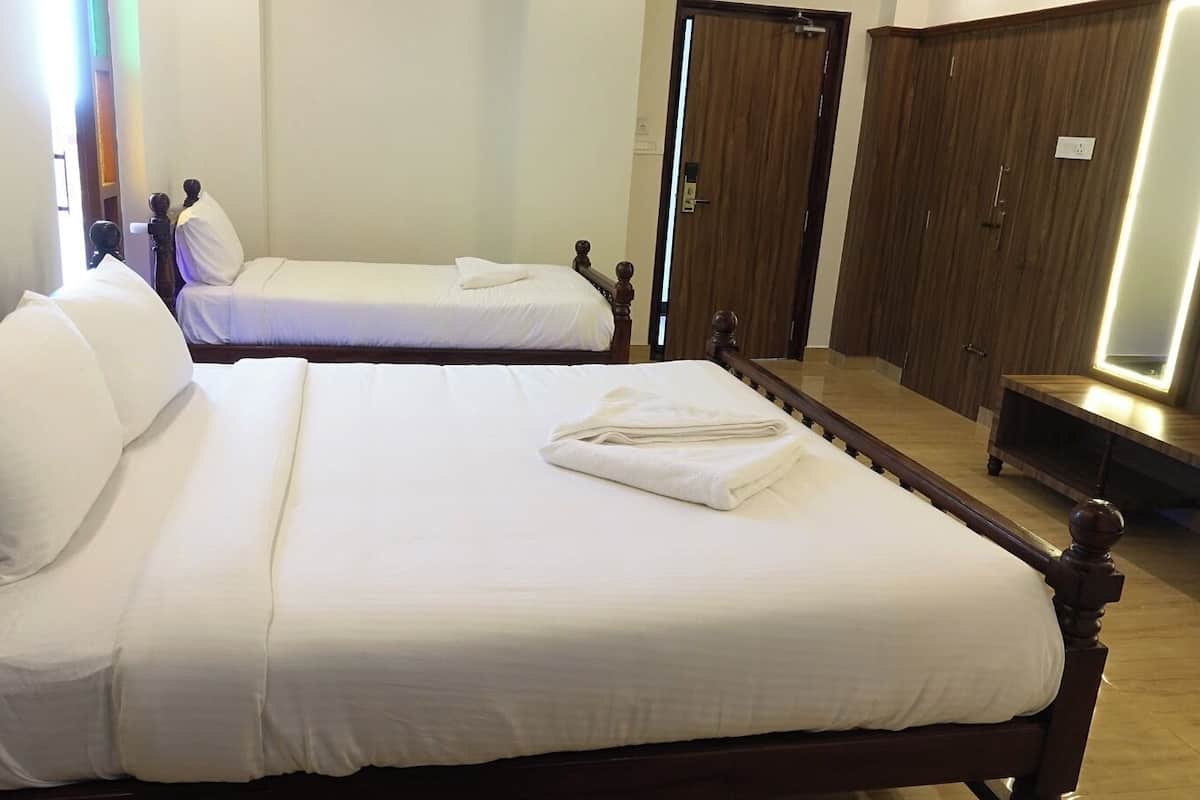 Deluxe Room | Egyptian cotton sheets, premium bedding, WiFi (free)