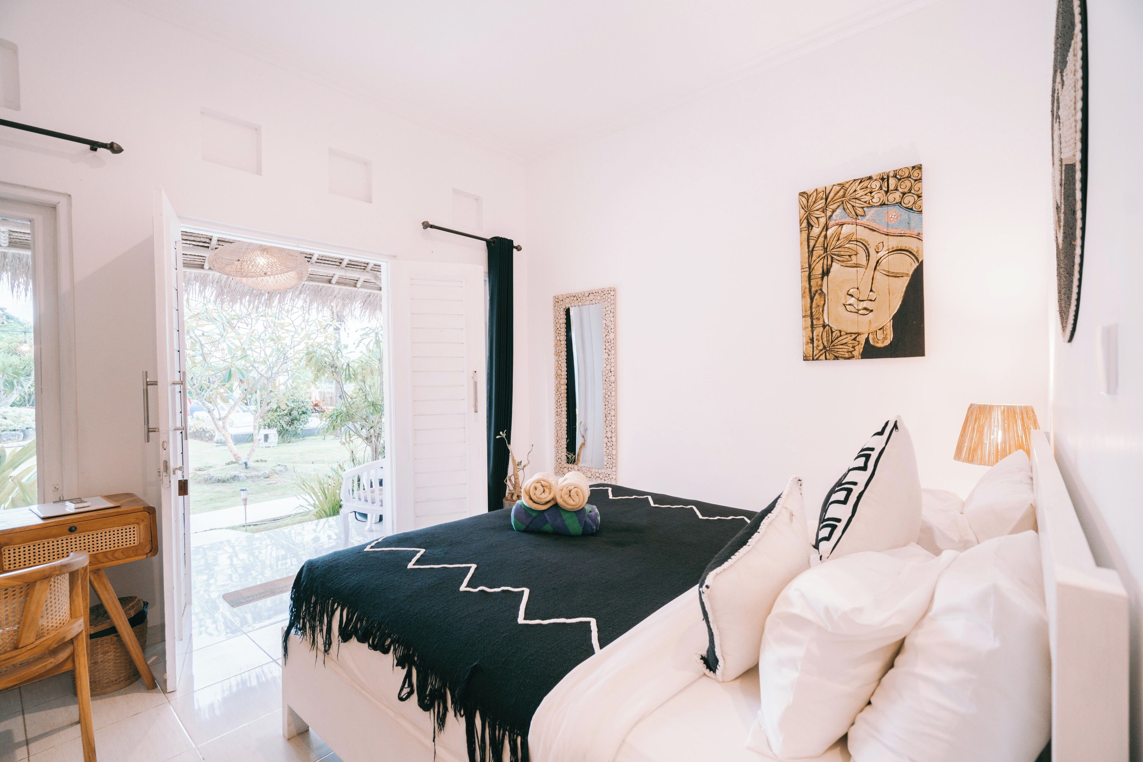 Bàn, truy cập Internet không dây miễn phí 