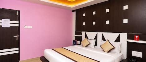 Hypo-allergenic bedding, desk, soundproofing, free WiFi