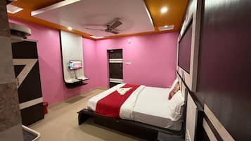 Dobbeltrom – deluxe, aircondition | Allergitestet sengetøy, skrivebord, lydisolert og wi-fi (inkludert)