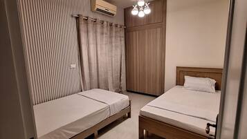 2 bedrooms, iron/ironing board, WiFi, bed sheets