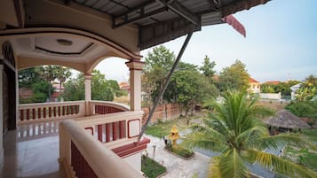 Standard Room, 1 Queen Bed, Garden View | Garden view