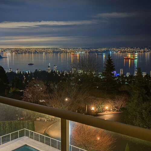 Ocean View · Scenic Trails, Cycling & Skiing · NON-BASEMENT 3B2B Suite  West Van