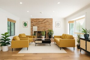 Interior - Ocean View · Scenic Trails, Cycling & Skiing · NON-BASEMENT 3B2B Suite  West Van (West Vancouver)