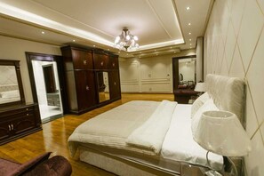 5 bedrooms, WiFi, bed sheets