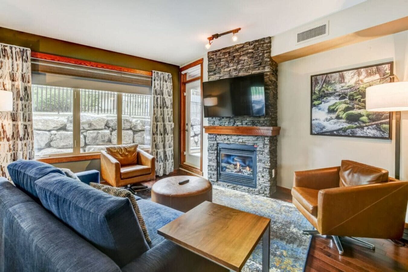 Stunning 2br With Pool, Hot Tub & Gym - Canmore
