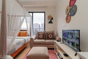 1 bedroom, iron/ironing board, WiFi, bed sheets - Sunny Cosy one-bedroom studio in charming Nairobi with fitness room and pool (Nairobi)