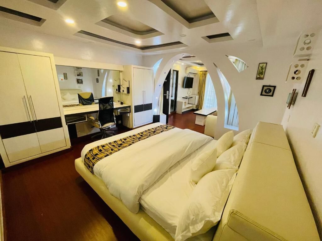 Caja de seguridad en la habitación y sistema de insonorización 