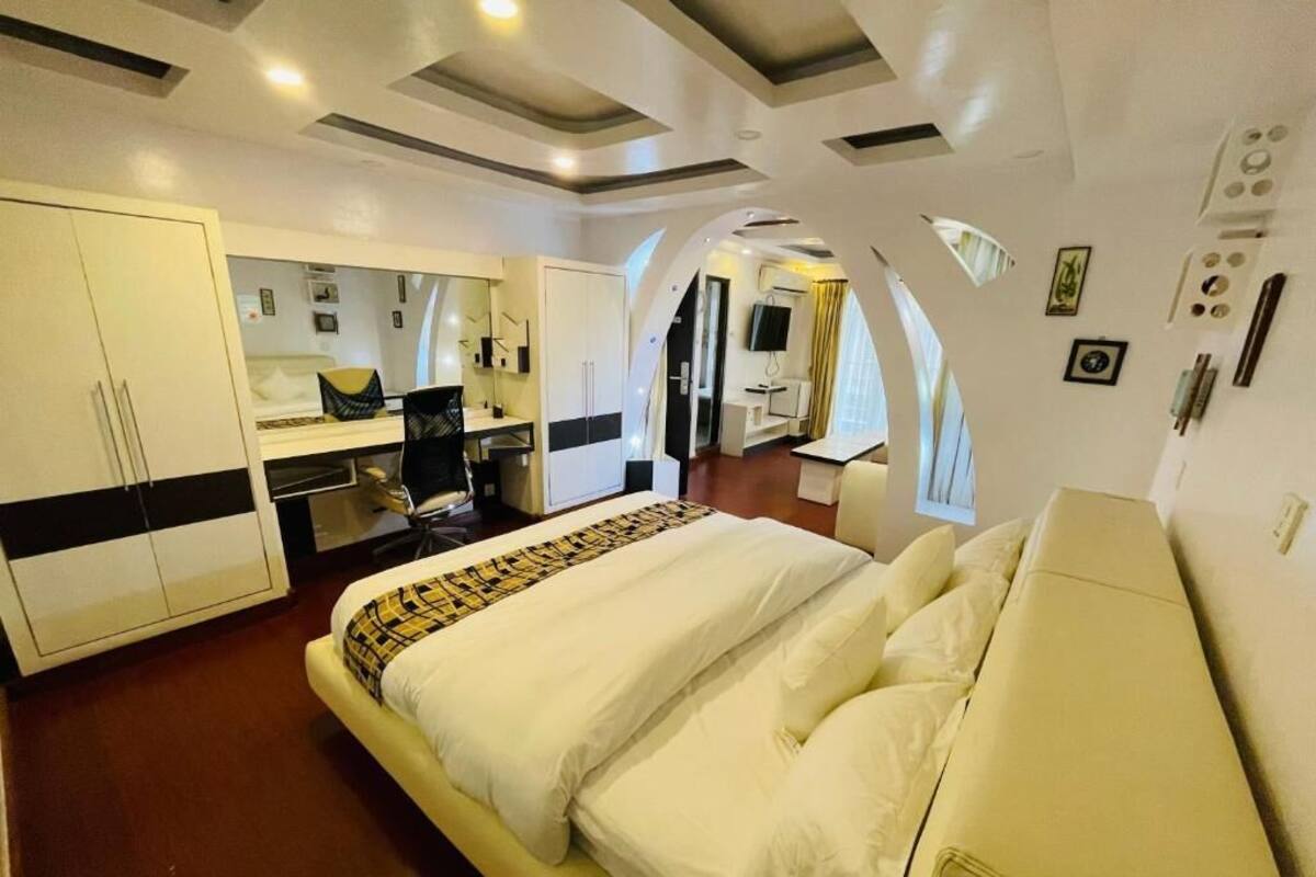 Superior Double Room, Balcony | In-room safe, soundproofing, iron/ironing board, WiFi (free)