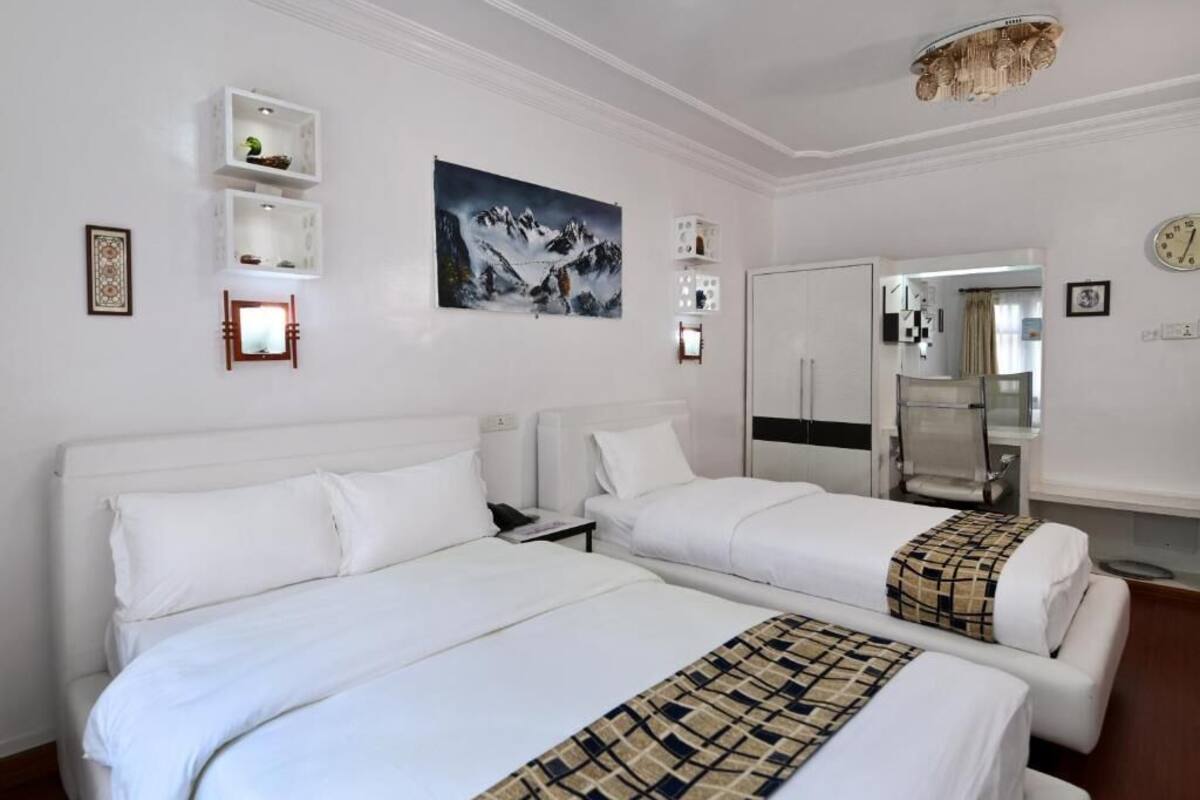 Deluxe Twin Room | In-room safe, soundproofing, iron/ironing board, WiFi (free)