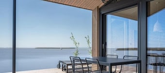 Guesthouse with sauna and lake views