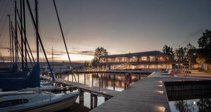 Spacious guesthouse with terrace and lake view