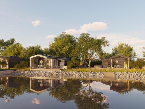 Guesthouse by a lake with sauna
