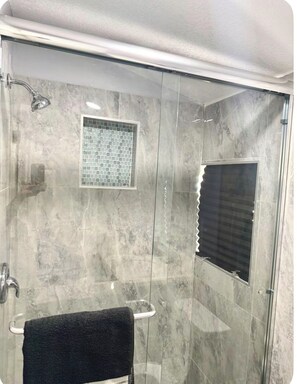 Shower, towels, soap, toilet paper - Lovely tiny 1-Bedroom house in private large spacious fenced Backyard. (Davenport)