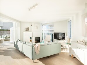 TV - Spacious holiday home close to the beach (Oostduinkerke)