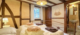 Stylish house with en-suite bedrooms