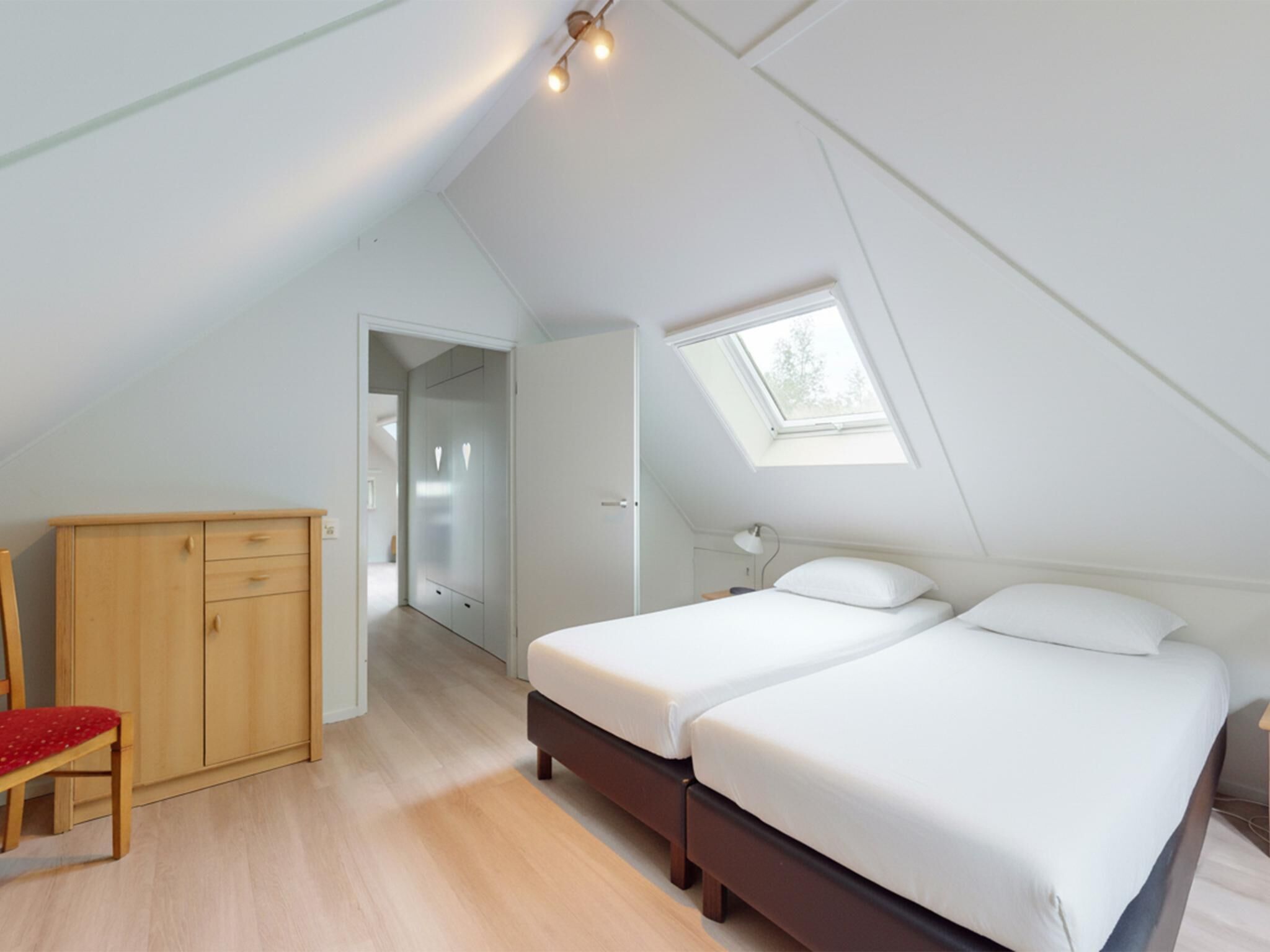 3 habitaciones, tabla de planchar con plancha y internet 