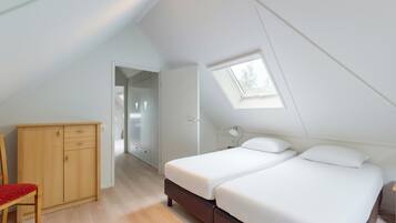 3 habitaciones, tabla de planchar con plancha y internet