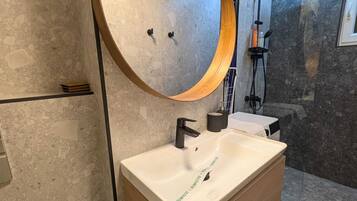 Shower, free toiletries, hair dryer, towels