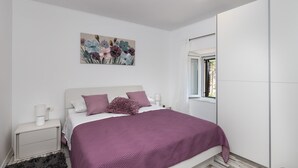 Unclassified image, 4 of 40, button - Holiday Home Monika - Two Bedroom Holiday Home With Terrace and Sea View (Ston)