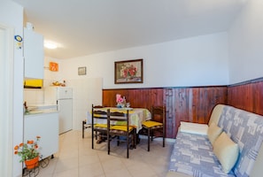 Apartment | Dining - Apartments Dada - One-bedroom Apartment With Terrace - (Supetar)