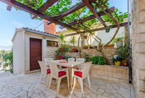 Apartment | Outdoor dining - Apartments Dada - One-bedroom Apartment With Terrace - (Supetar)